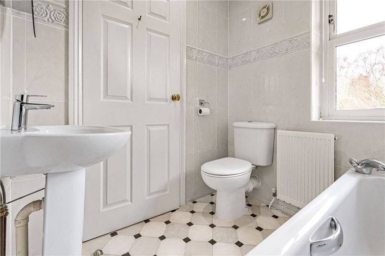 3 bedroom house, Vicarage Road, Stoneleigh CV8 - Available