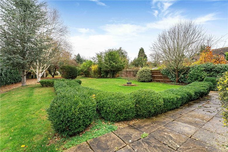 3 bedroom house, Vicarage Road, Stoneleigh CV8 - Available