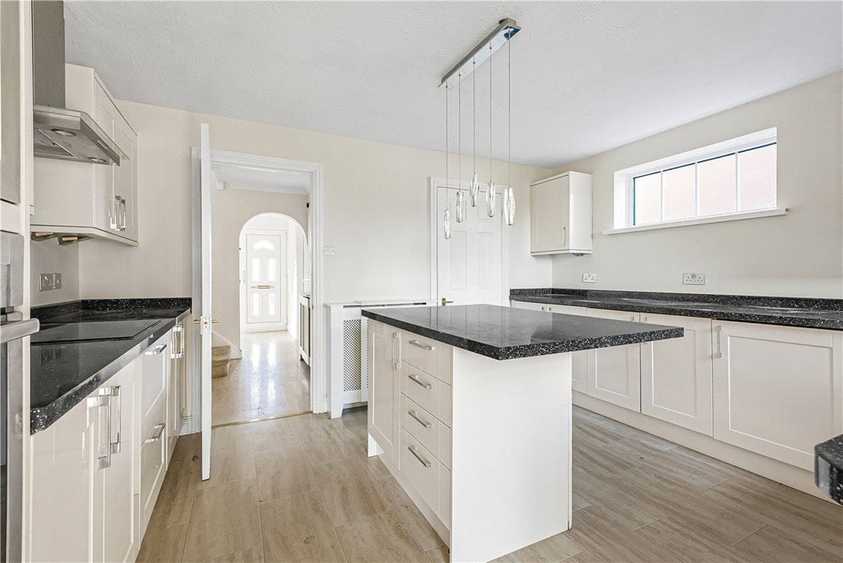 4 bedroom house, Putlowes Drive, Fleet Marston HP18 - Available