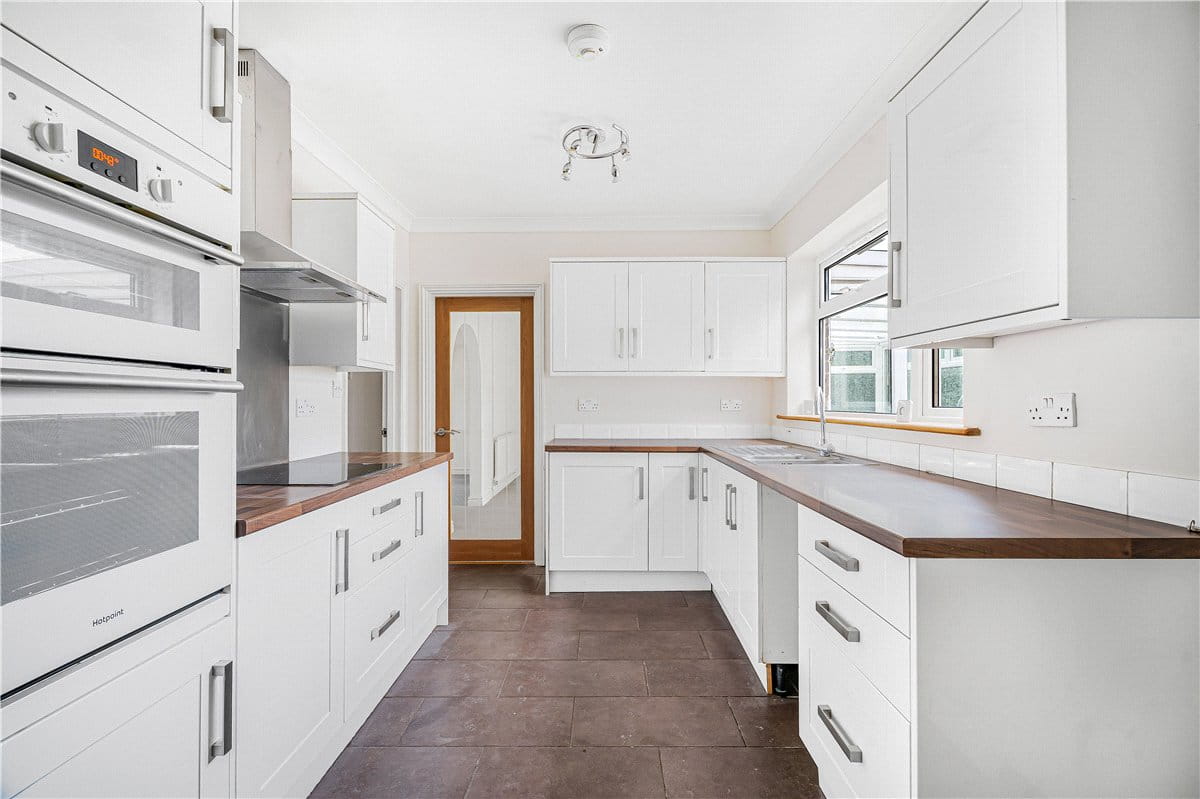 3 bedroom bungalow, Nash Lee Lane, Wendover HP22 - Available