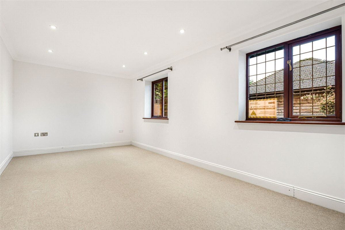 4 bedroom , Nash Lee Lane, Wendover HP22 - Available