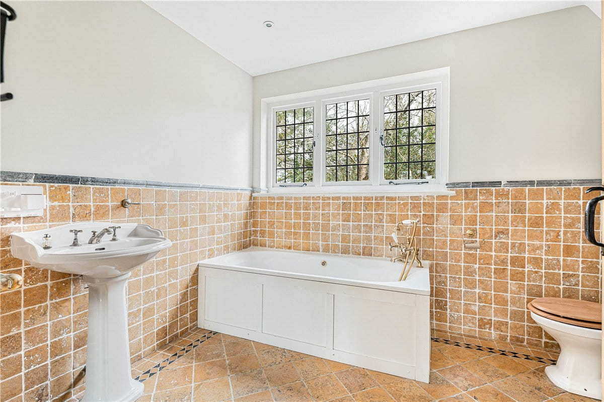 4 bedroom house, Potter Row, Great Missenden HP16 - Available