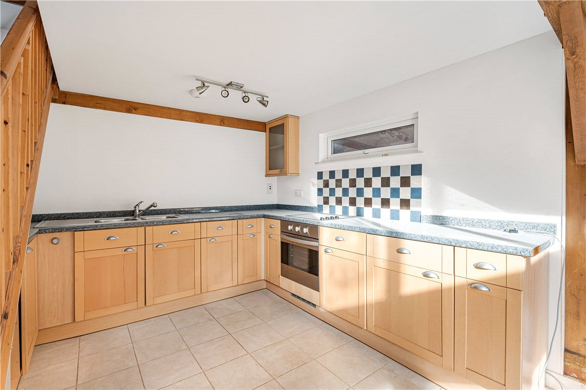 6 bedroom house, Ellesborough Road, Wendover HP22 - Available