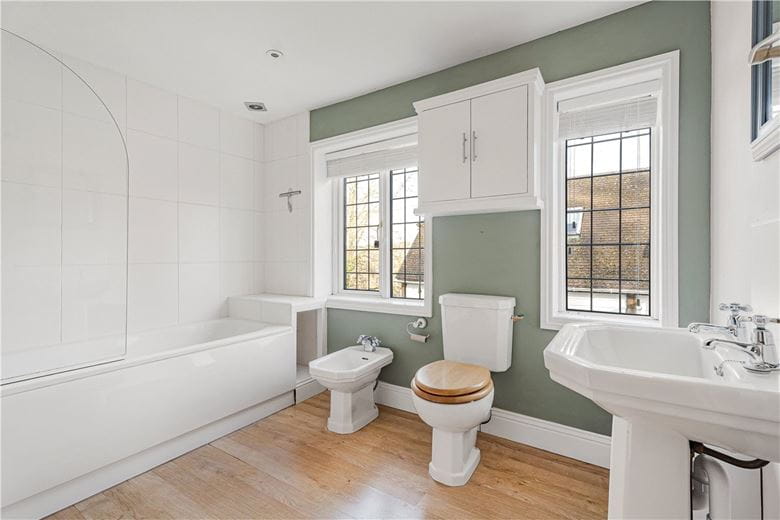 6 bedroom house, Ellesborough Road, Wendover HP22 - Available