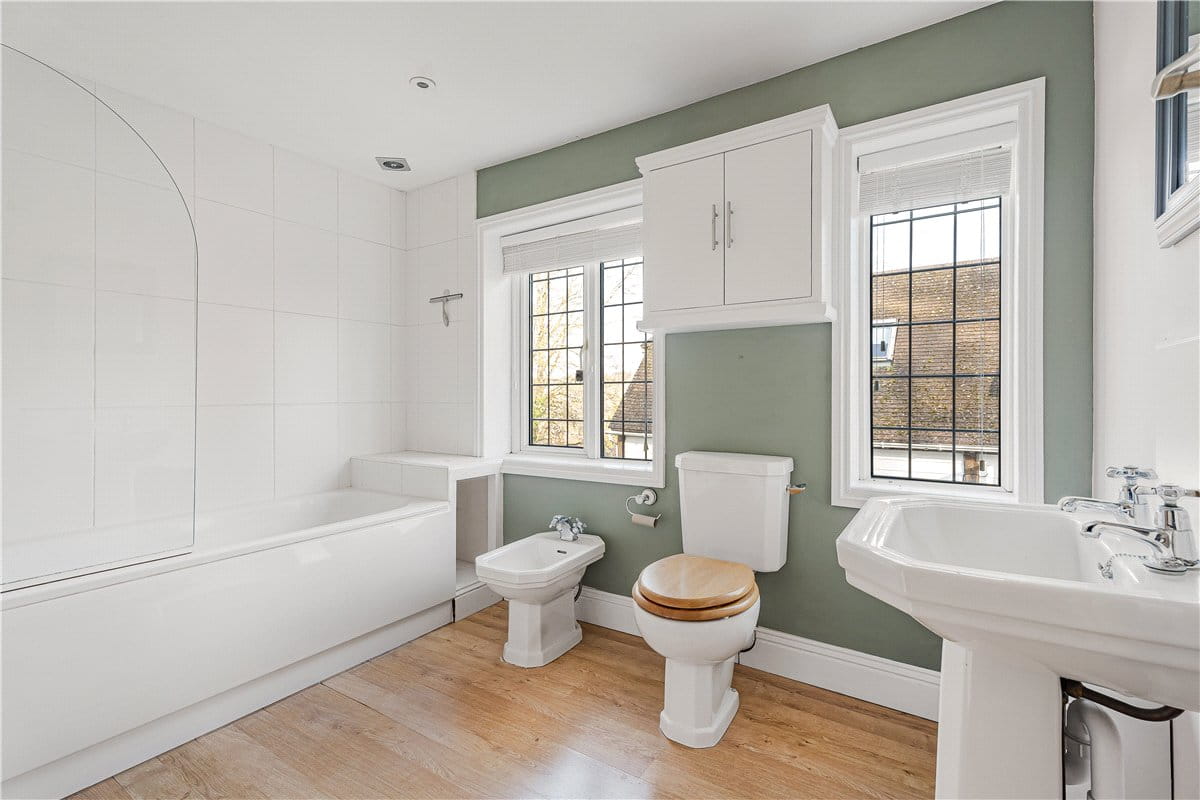 6 bedroom house, Ellesborough Road, Wendover HP22 - Available