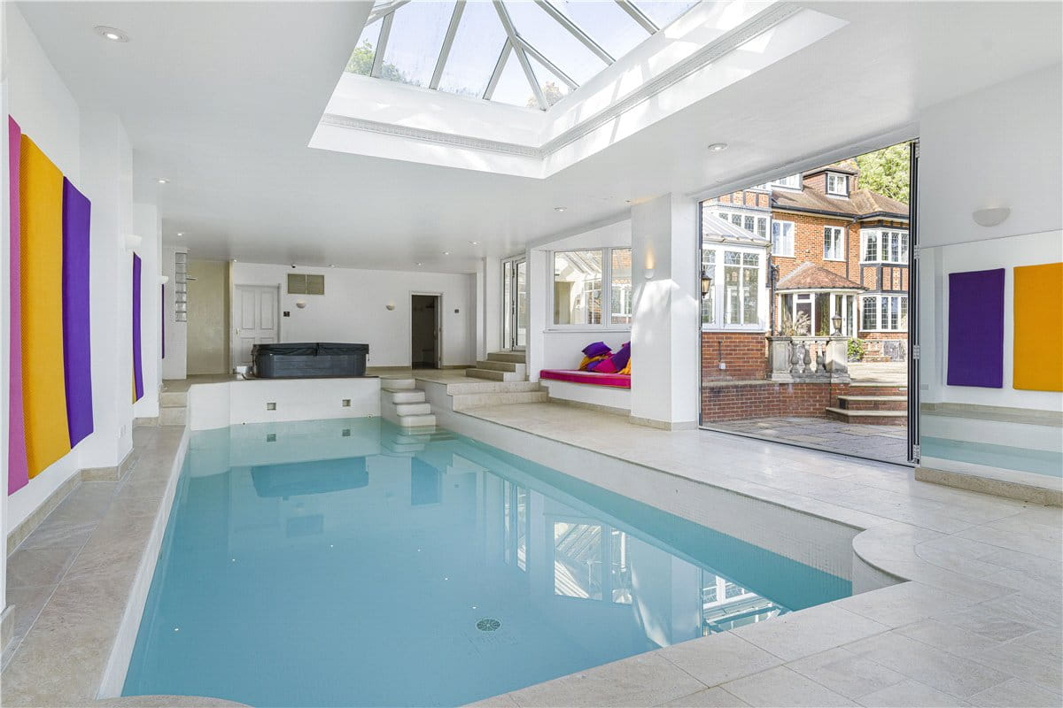 6 bedroom house, Chalk Lane, Hyde Heath HP6 - Available