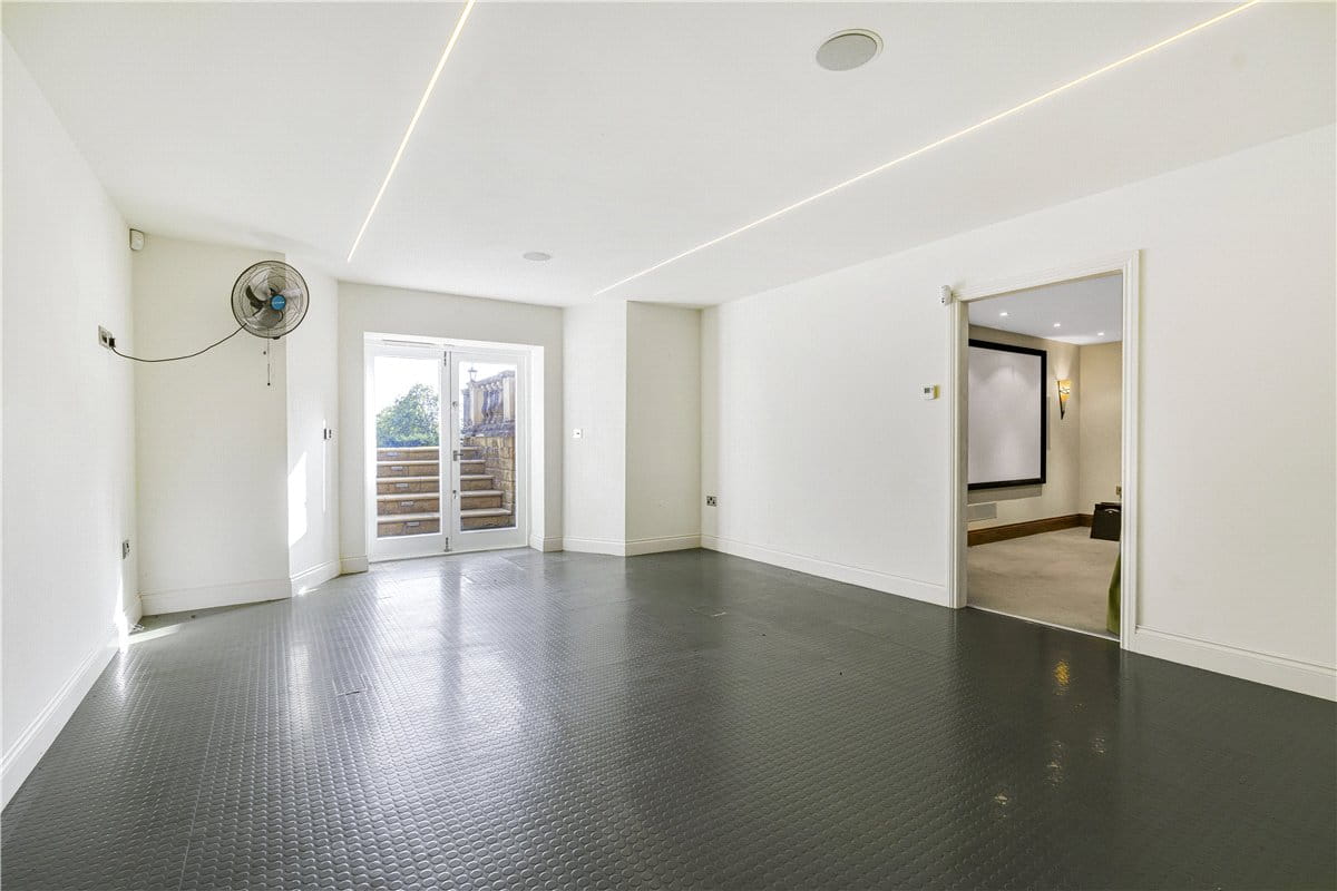 6 bedroom house, Chalk Lane, Hyde Heath HP6 - Available