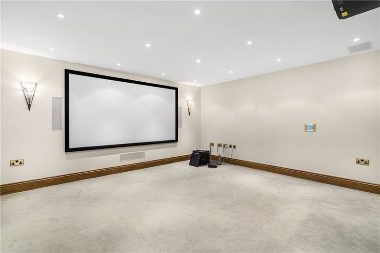 6 bedroom house, Chalk Lane, Hyde Heath HP6 - Available