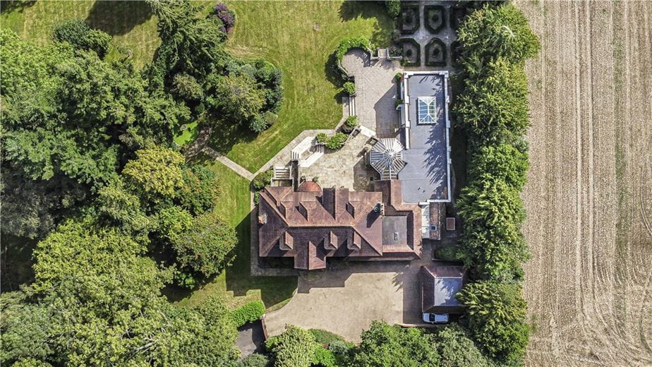 6 bedroom house, Chalk Lane, Hyde Heath HP6 - Available