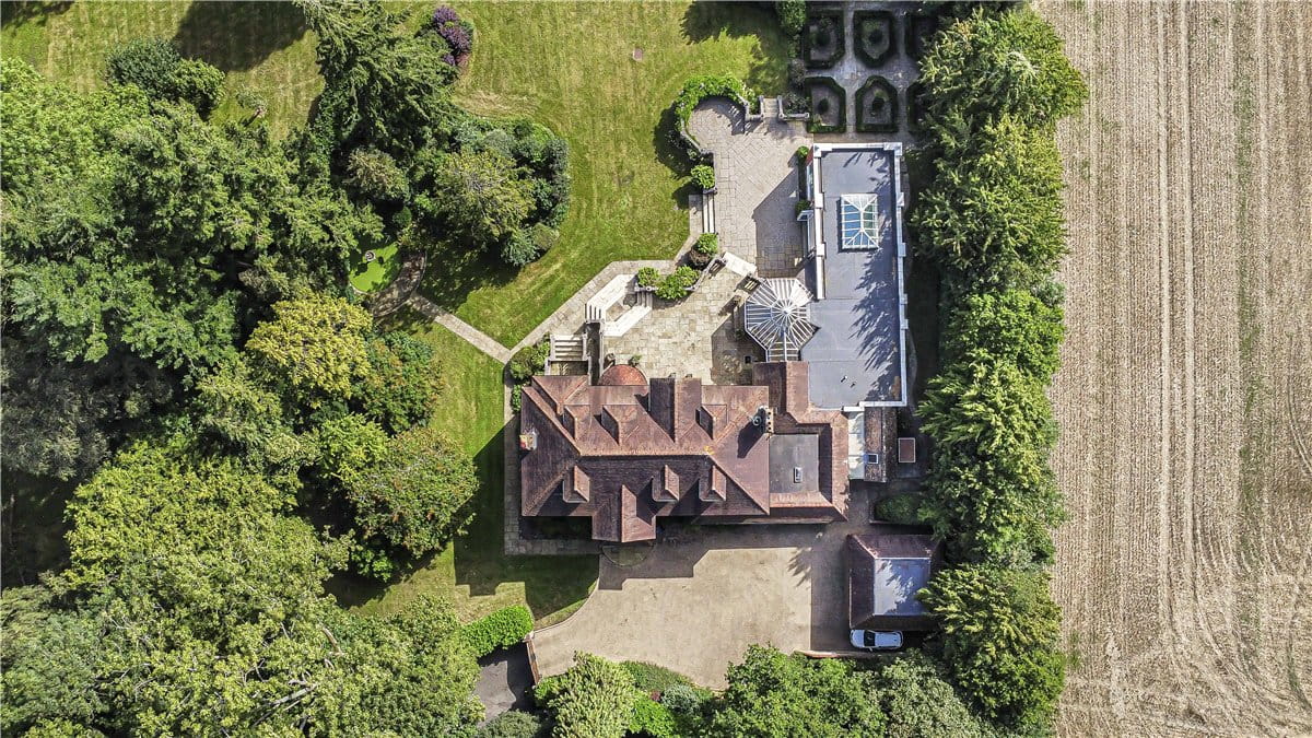 6 bedroom house, Chalk Lane, Hyde Heath HP6 - Available