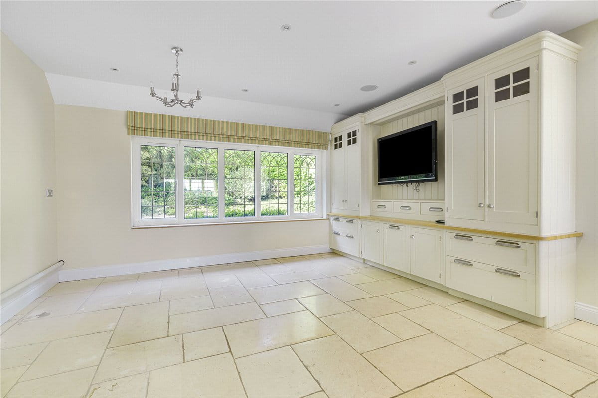 6 bedroom house, Chalk Lane, Hyde Heath HP6 - Available