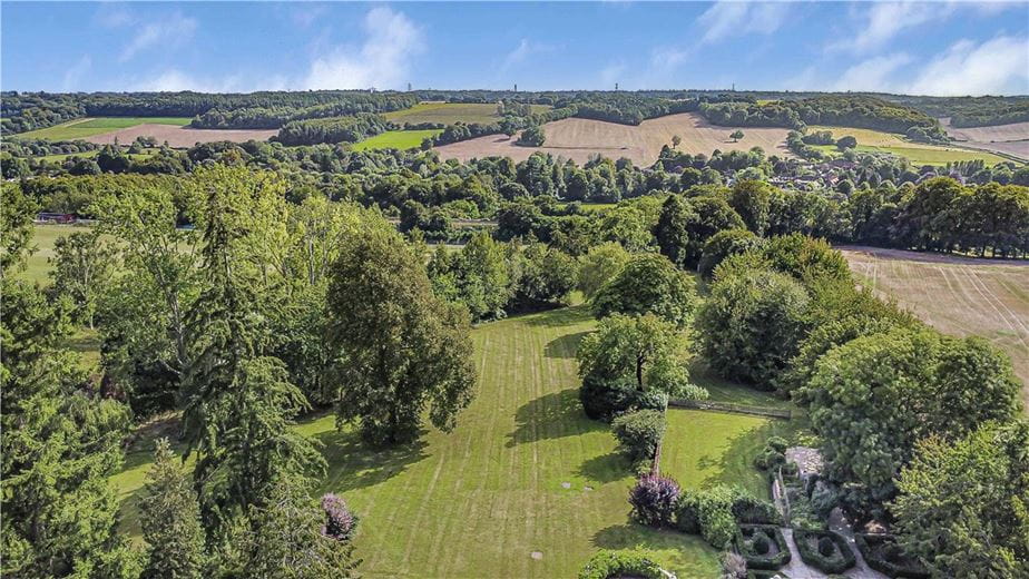 6 bedroom house, Chalk Lane, Hyde Heath HP6 - Available