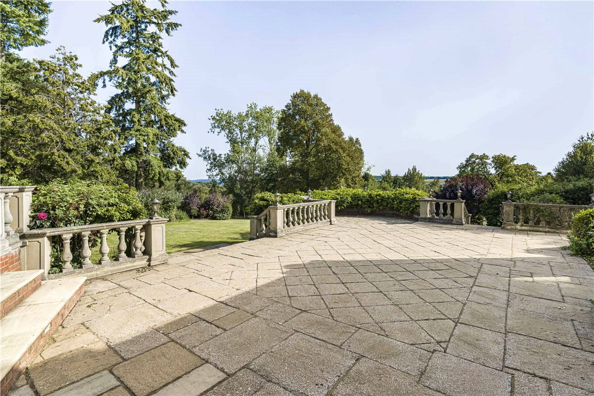 6 bedroom house, Chalk Lane, Hyde Heath HP6 - Available