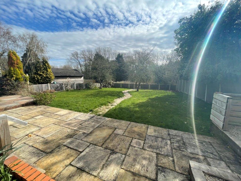 3 bedroom bungalow, Cherry Tree Road, Wales S26 - Let Agreed