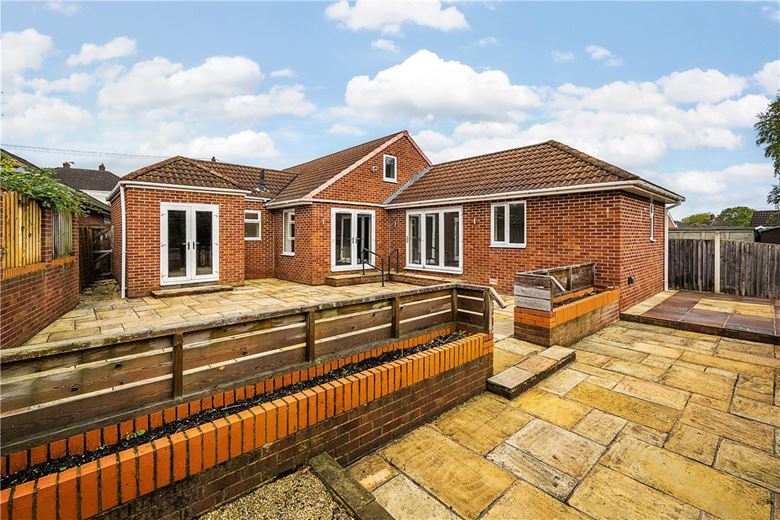 3 bedroom bungalow, Cherry Tree Road, Wales S26 - Let Agreed