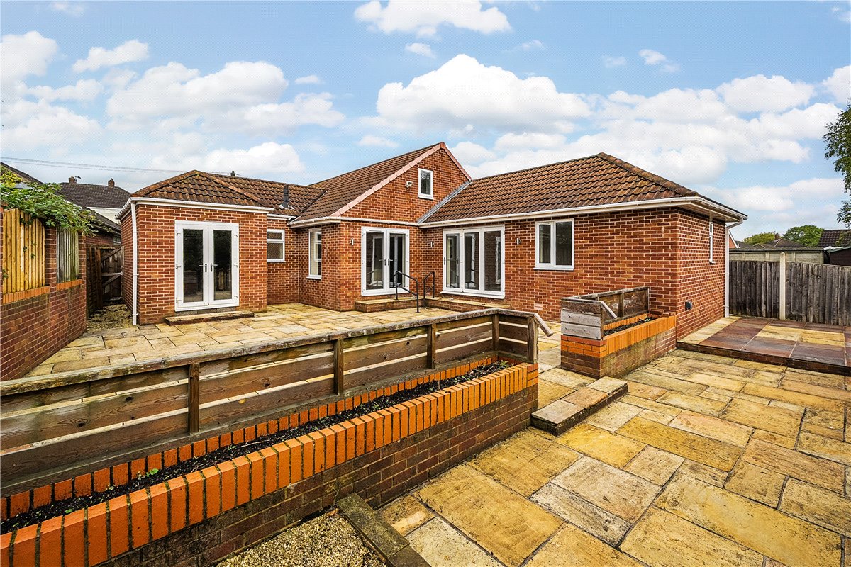 3 bedroom bungalow, Cherry Tree Road, Wales S26 - Let Agreed