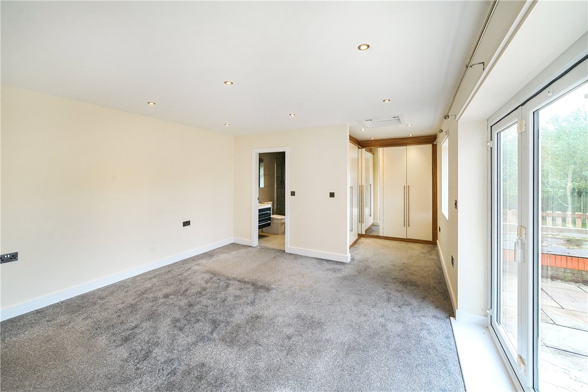 3 bedroom bungalow, Cherry Tree Road, Wales S26 - Let Agreed