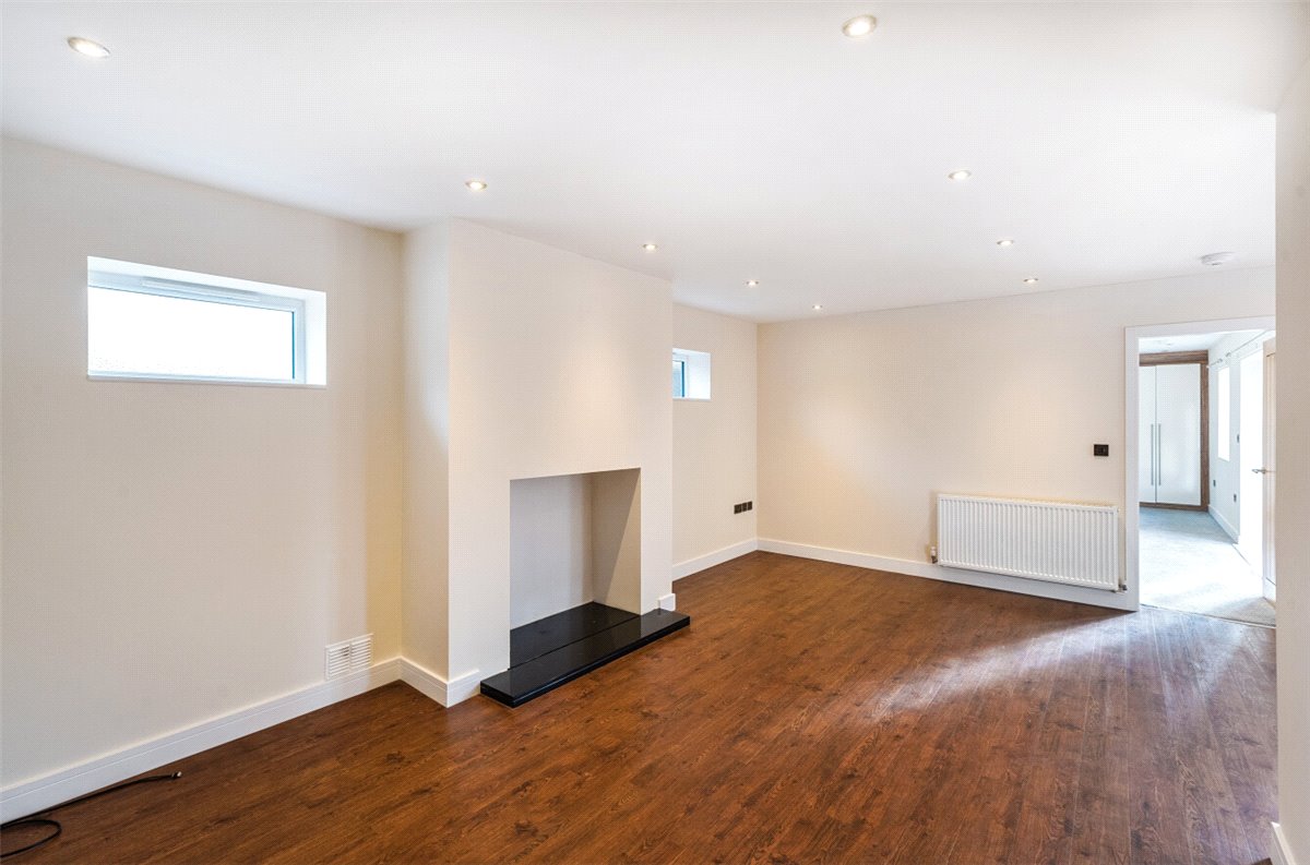 3 bedroom bungalow, Cherry Tree Road, Wales S26 - Let Agreed