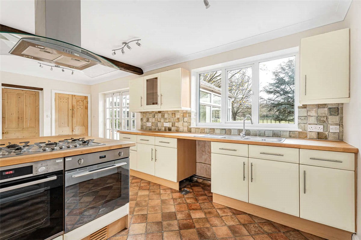 4 bedroom bungalow, Nash Lee Lane, Wendover HP22