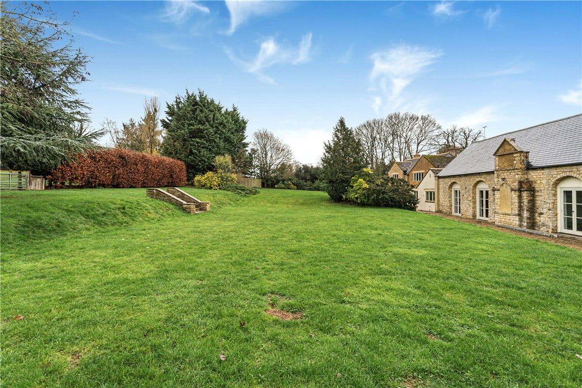 9 bedroom house, Turweston, Brackley NN13 - Available