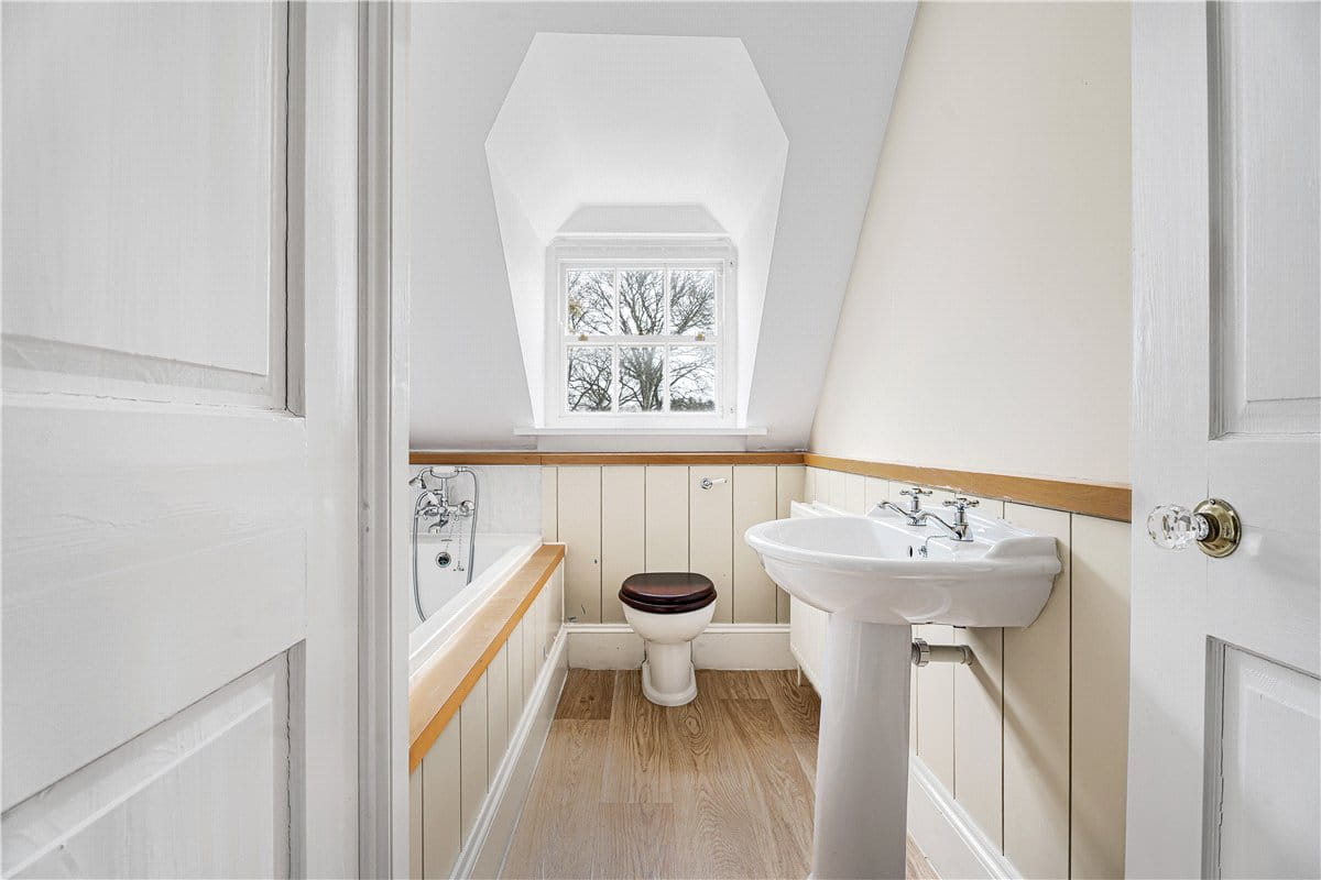 9 bedroom house, Turweston, Brackley NN13 - Available