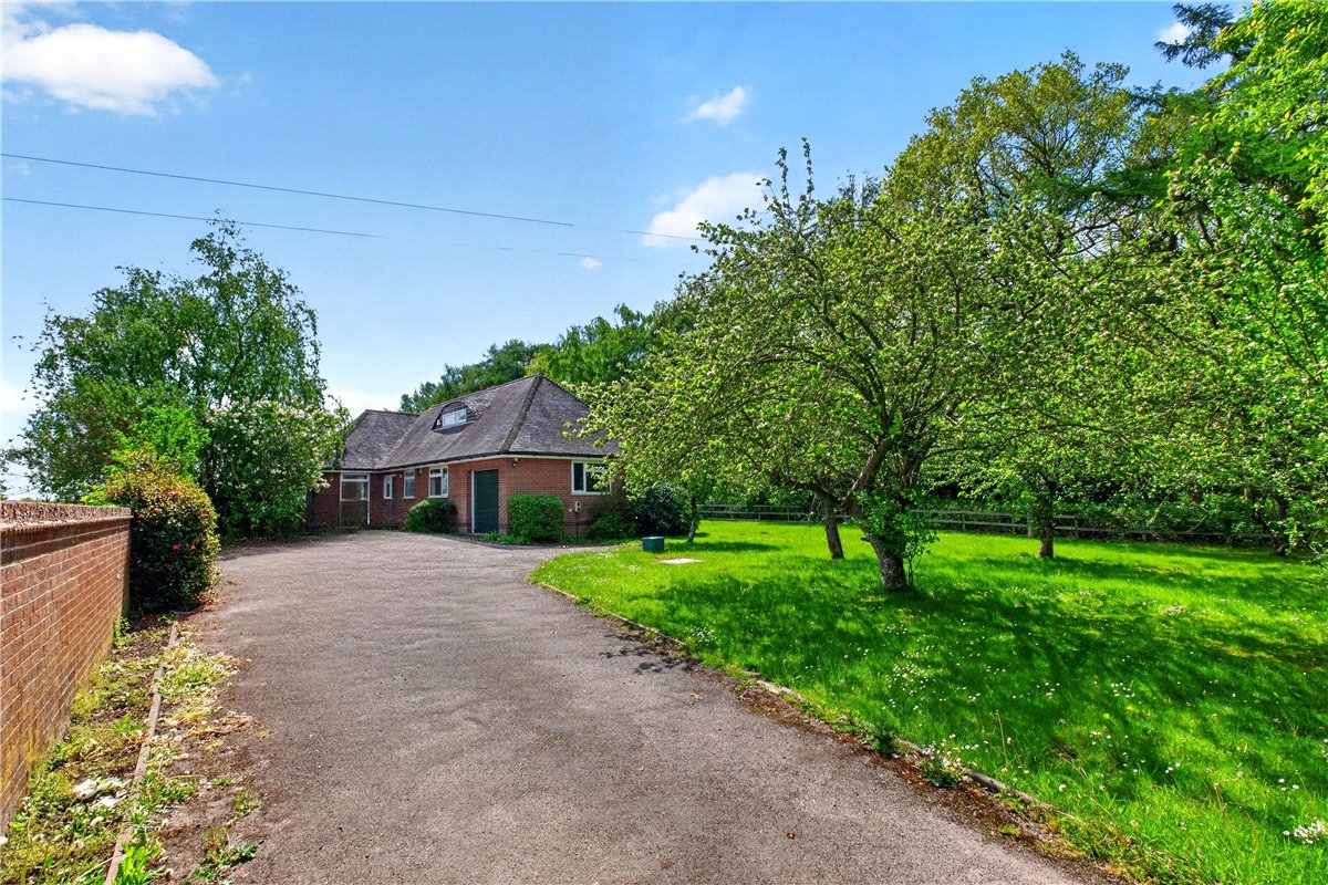 3 bedroom bungalow, Wood End Lane, Curborough WS13 - Available