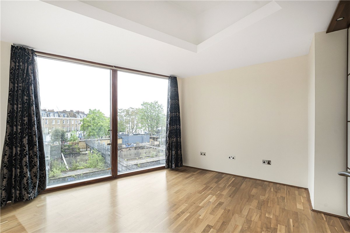 2 bedroom flat, Parkway, London NW1 - Available