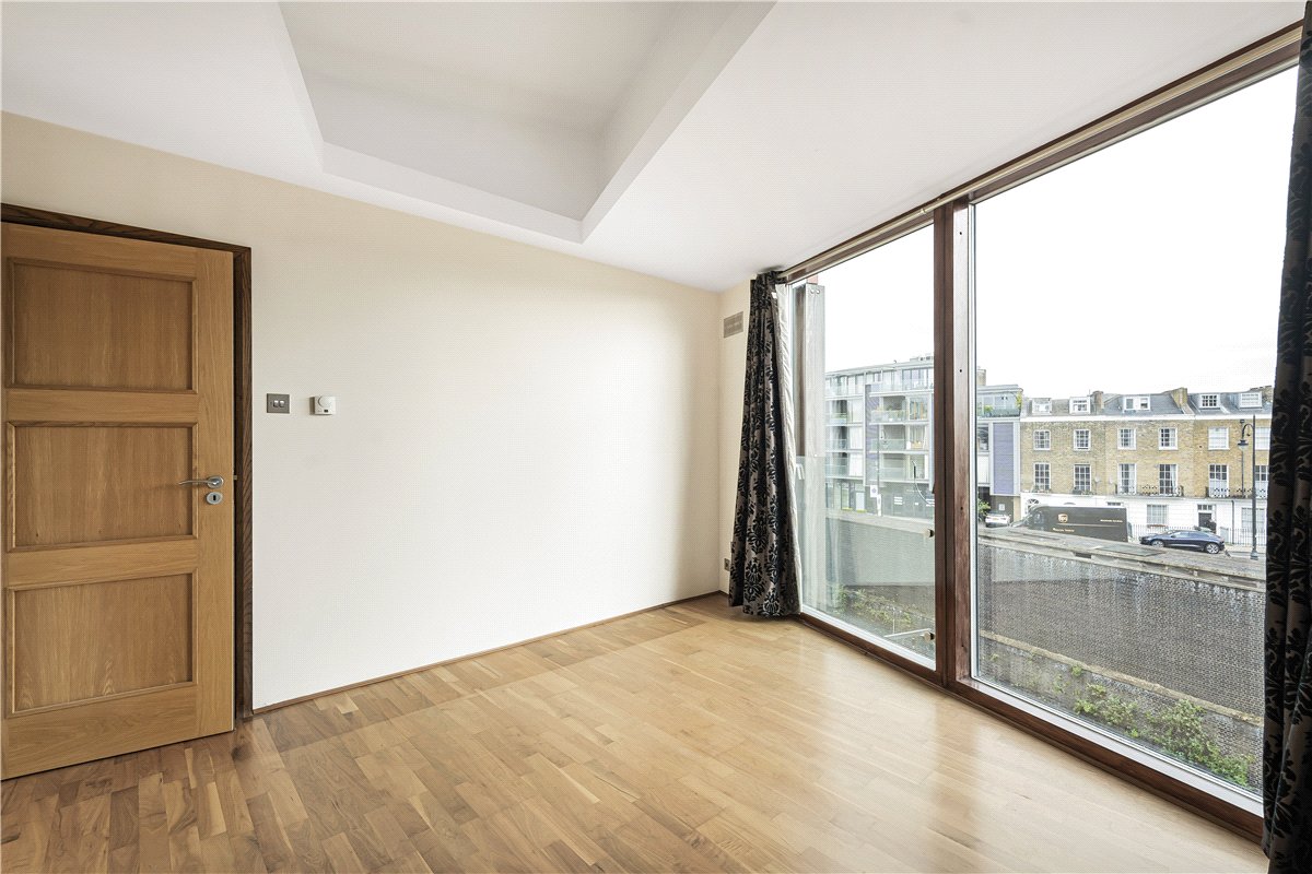 2 bedroom flat, Parkway, London NW1 - Available