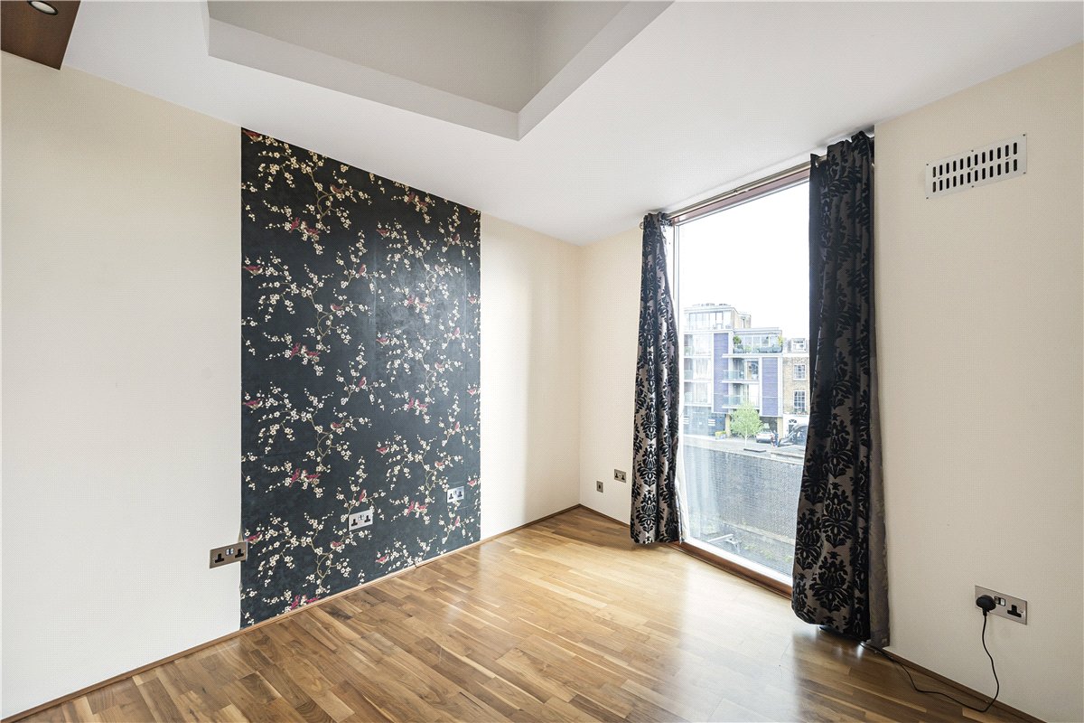 2 bedroom flat, Parkway, London NW1 - Available