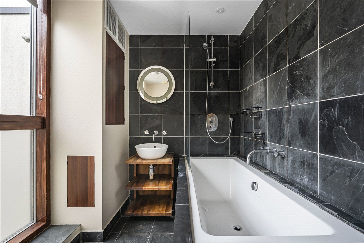 2 bedroom flat, Parkway, London NW1 - Available