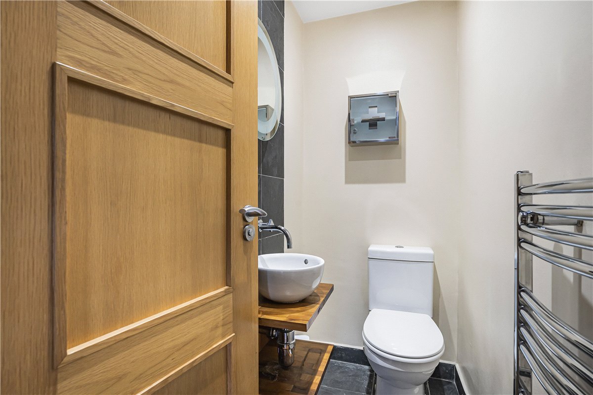 2 bedroom flat, Parkway, London NW1 - Available
