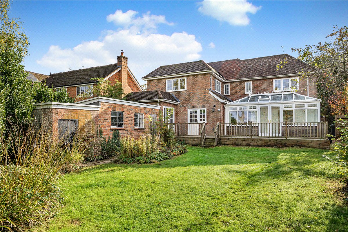 4 bedroom house, Ballinger Road, South Heath HP16 - Available