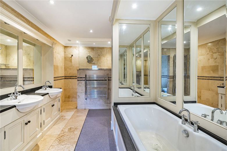 6 bedroom house, Towers Lane, Crofton WF4 - Let Agreed