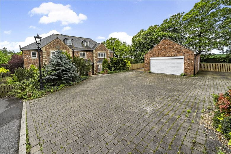 6 bedroom house, Towers Lane, Crofton WF4 - Let Agreed