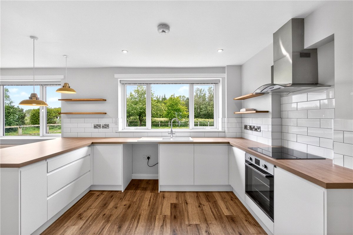 3 bedroom house, Robins Lane, Culcheth WA3 - Available
