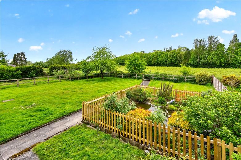 3 bedroom house, Robins Lane, Culcheth WA3 - Available