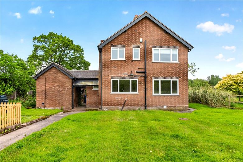3 bedroom house, Robins Lane, Culcheth WA3 - Available