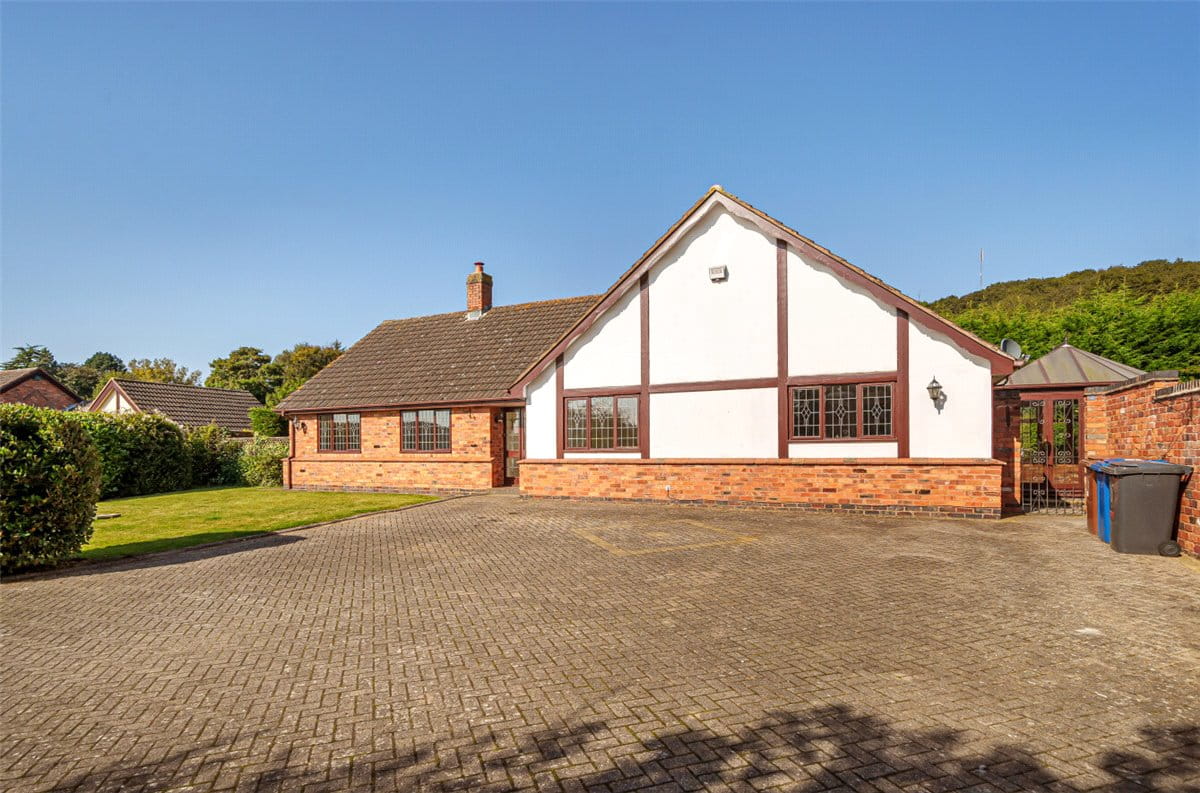 4 bedroom bungalow, School Lane, Hints B78 - Available