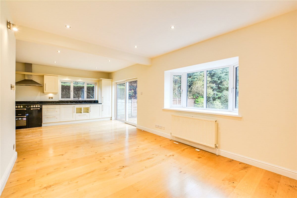 4 bedroom house, Burnside, Hale Barns WA15 - Available