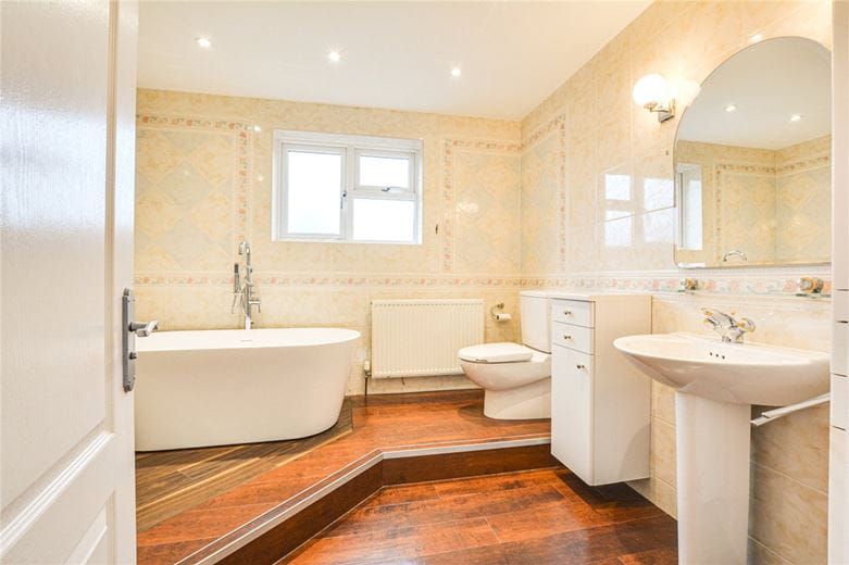 4 bedroom house, Burnside, Hale Barns WA15 - Available