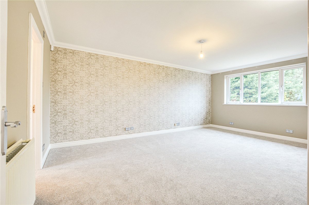 4 bedroom house, Burnside, Hale Barns WA15 - Available