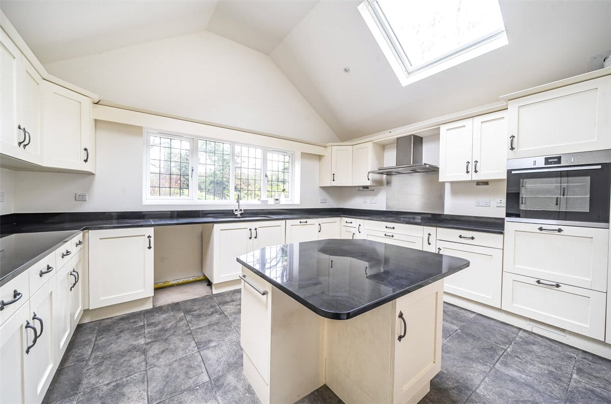 4 bedroom house, Pontefract Road, Crofton WF4 - Available