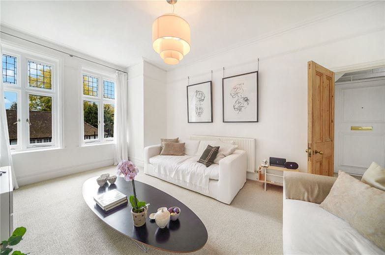 3 bedroom flat, Bishops Mansions, Fulham SW6 - Available
