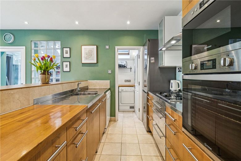 2 bedroom flat, Wingrave Road, London W6 - Available