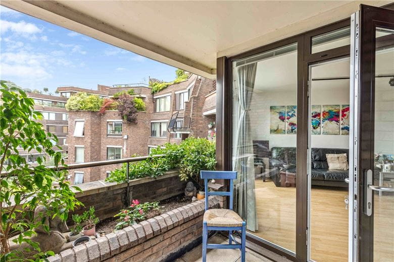 2 bedroom flat, Alder Lodge, 73 Stevenage Road SW6 - Available