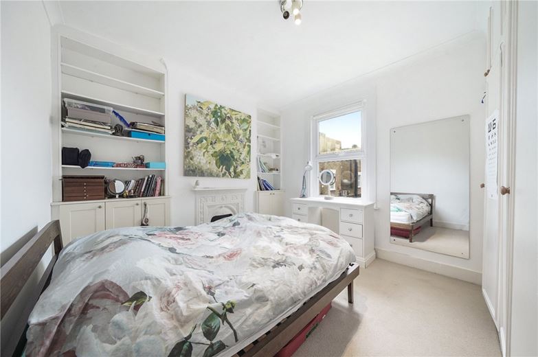 3 bedroom flat, Bronsart Road, Fulham SW6 - Available