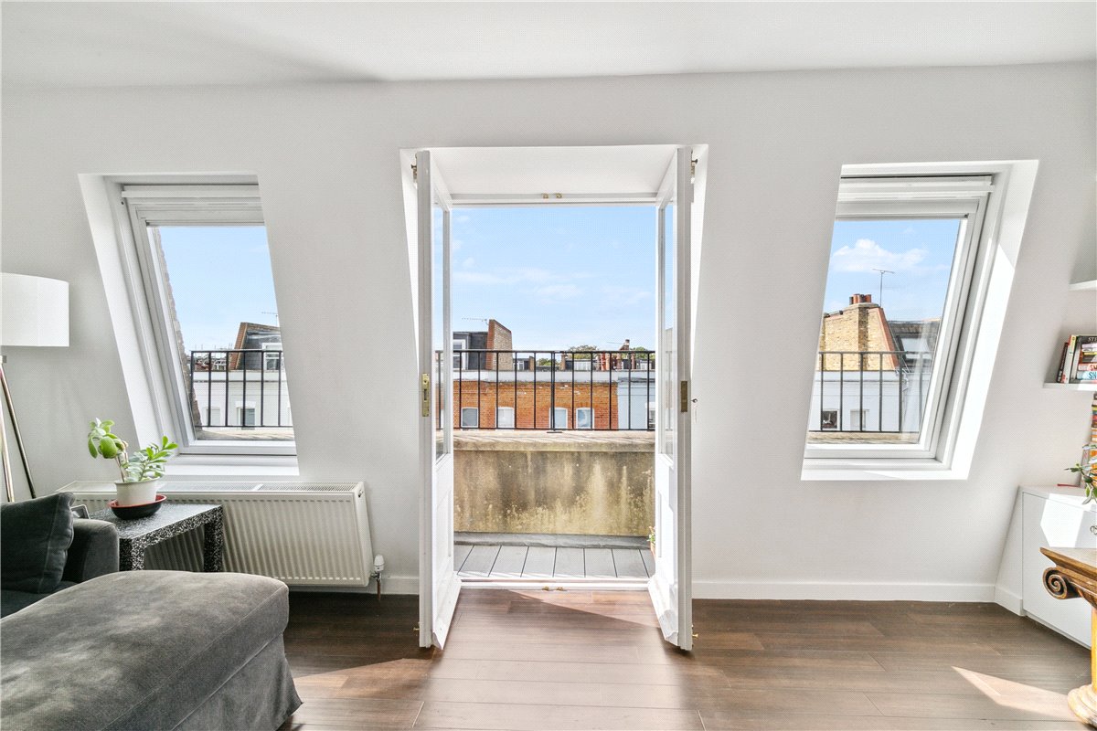 2 bedroom flat, Waldemar Avenue, London SW6 - Sold