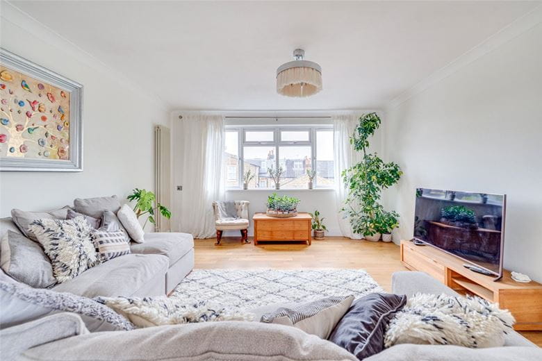 2 bedroom flat, Burnfoot Avenue, London SW6 - Available