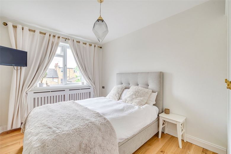 2 bedroom flat, Burnfoot Avenue, London SW6 - Available