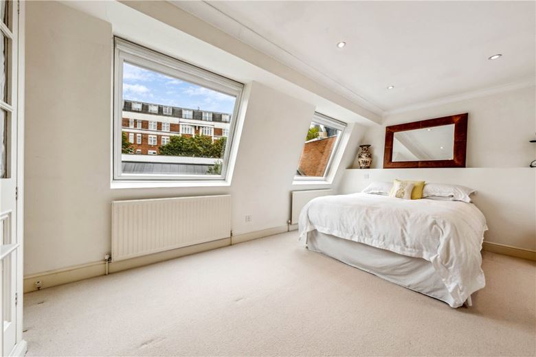 3 bedroom house, Burlington Road, London SW6 - Available